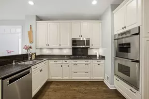 4359 Canterbury Ct, Saint Charles, IL 60174 - Photo 9