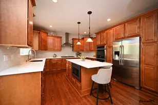 1812 Warwick Ln, Schaumburg, IL 60193 - Photo 9