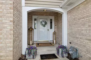 11133 Indian Woods Dr, Indian Head Park, IL 60525 - Photo 3