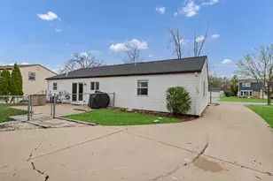 1320 Elm Dr, Schaumburg, IL 60194 - Photo 21