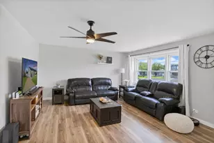 1320 Elm Dr, Schaumburg, IL 60194 - Photo 3