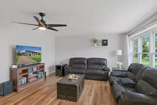 1320 Elm Dr, Schaumburg, IL 60194 - Photo 5