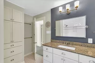 911 W Daniel St, Champaign, IL 61821 - Photo 5