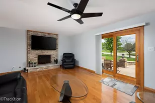 7635 Wilton Ct, Darien, IL 60561 - Photo 13