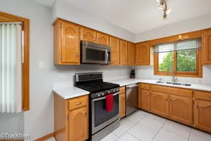 7635 Wilton Ct, Darien, IL 60561 - Photo 11