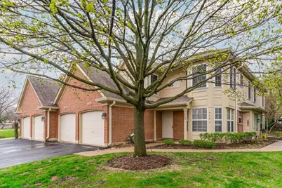520 Palm Court #B, Crystal Lake, IL 60014 - Photo 1