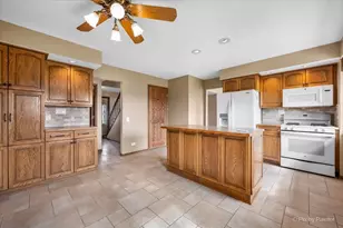 901 Garnet Cir, Schaumburg, IL 60193 - Photo 11