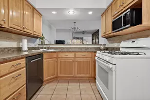 10571 Palos Pl, Palos Hills, IL 60465 - Photo 17