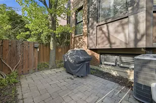 2660 N Hartland Ct, Chicago, IL 60614 - Photo 51