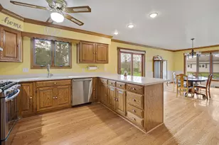 48W607 Whispering Oaks Dr, Hampshire, IL 60140 - Photo 5