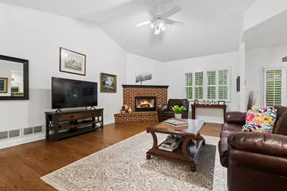 583 Larium Lane, Crystal Lake, IL 60012 - Photo 3