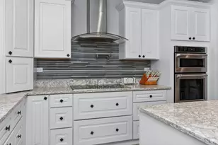 669 E Byron Ave, Addison, IL 60101 - Photo 13
