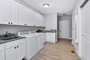 669 E Byron Ave, Addison, IL 60101 - Photo 27
