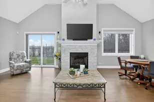 669 E Byron Ave, Addison, IL 60101 - Photo 5