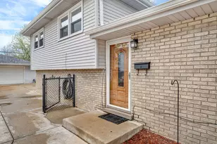 13808 Sandra Ln, Crestwood, IL 60418 - Photo 3