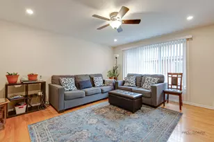 9038 Niles Center Rd, Skokie, IL 60076 - Photo 3