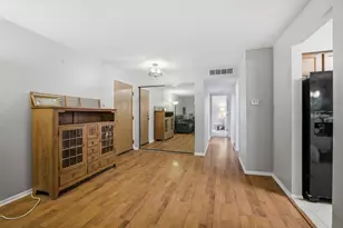 1925 Golf View Dr, Bartlett, IL 60103 - Photo 5