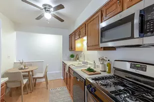 3004 Roberts Dr, Woodridge, IL 60517 - Photo 5