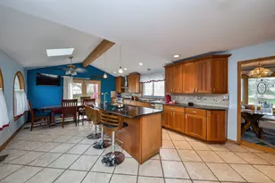 879 Lakeside Dr, Bartlett, IL 60103 - Photo 5
