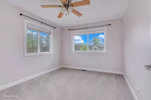 900 Ashford Ln, Westmont, IL 60559 - Photo 15