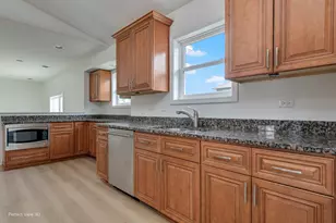 900 Ashford Ln, Westmont, IL 60559 - Photo 7