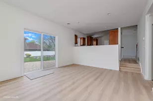 900 Ashford Ln, Westmont, IL 60559 - Photo 9