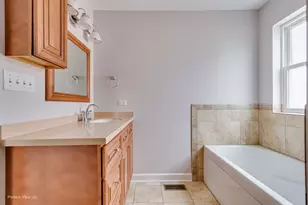 900 Ashford Ln, Westmont, IL 60559 - Photo 13