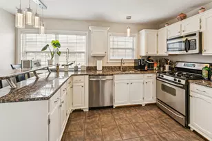 500 Ascot Ln, Streamwood, IL 60107 - Photo 5