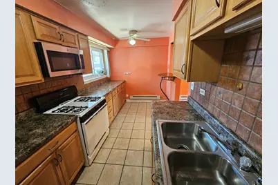 1910 W Hatherleigh Court #2E, Mount Prospect, IL 60056 - Photo 3