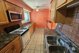 1910 W Hatherleigh Ct, Mount Prospect, IL 60056 - Photo 3