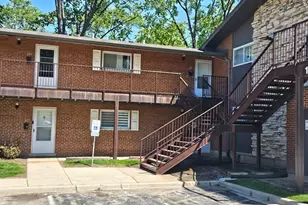 1910 W Hatherleigh Ct, Mount Prospect, IL 60056 - Photo 1