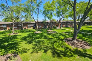 1910 W Hatherleigh Ct, Mount Prospect, IL 60056 - Photo 9