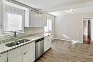 3133 W 101st St, Evergreen Park, IL 60805 - Photo 3