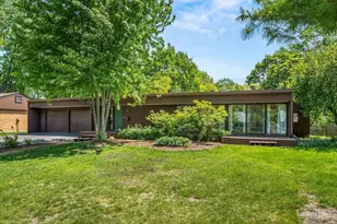 426 N Kingsway Dr, Aurora, IL 60506 - Photo 1