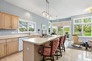 3 Sunvalley Ct, Lake in the Hills, IL 60156 - Photo 7