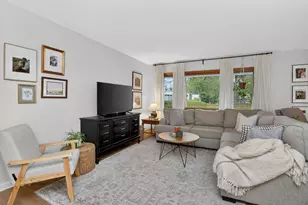 6812 Woodridge Dr, Woodridge, IL 60517 - Photo 5