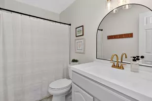 6812 Woodridge Dr, Woodridge, IL 60517 - Photo 19
