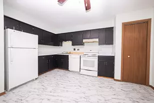 218 Madison St, Joliet, IL 60435 - Photo 11