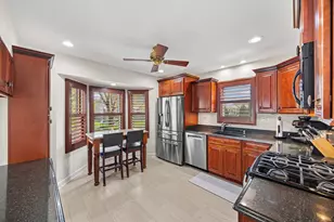 547 Newberry Dr, Elk Grove Village, IL 60007 - Photo 11