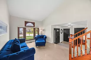 547 Newberry Dr, Elk Grove Village, IL 60007 - Photo 5