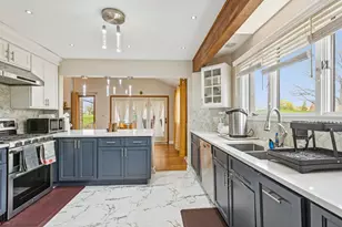 1766 Pebble Beach Dr, Hoffman Estates, IL 60169 - Photo 9