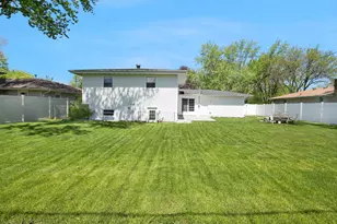 1910 Richard St, Aurora, IL 60506 - Photo 21