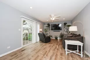 697 Gardenia Ln, Bartlett, IL 60103 - Photo 9