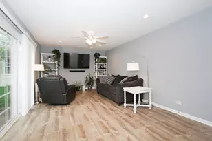 697 Gardenia Ln, Bartlett, IL 60103 - Photo 7