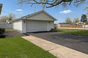 191 Kathleen Ln, Chicago Heights, IL 60411 - Photo 3