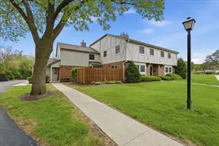 842 Bristol Dr, Barrington, IL 60010 - Photo 1