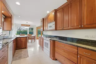 955 Summit Dr, Deerfield, IL 60015 - Photo 9