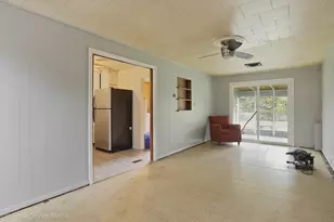 1000 N Bluebonnet Ln, Hoffman Estates, IL 60169 - Photo 3