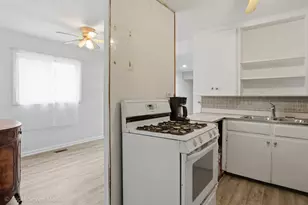 1000 N Bluebonnet Ln, Hoffman Estates, IL 60169 - Photo 7