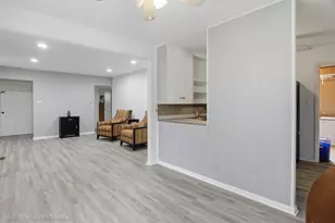 1000 N Bluebonnet Ln, Hoffman Estates, IL 60169 - Photo 9